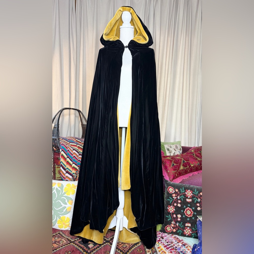 60s Velvet Hooded Cape - Picture 12 of 12